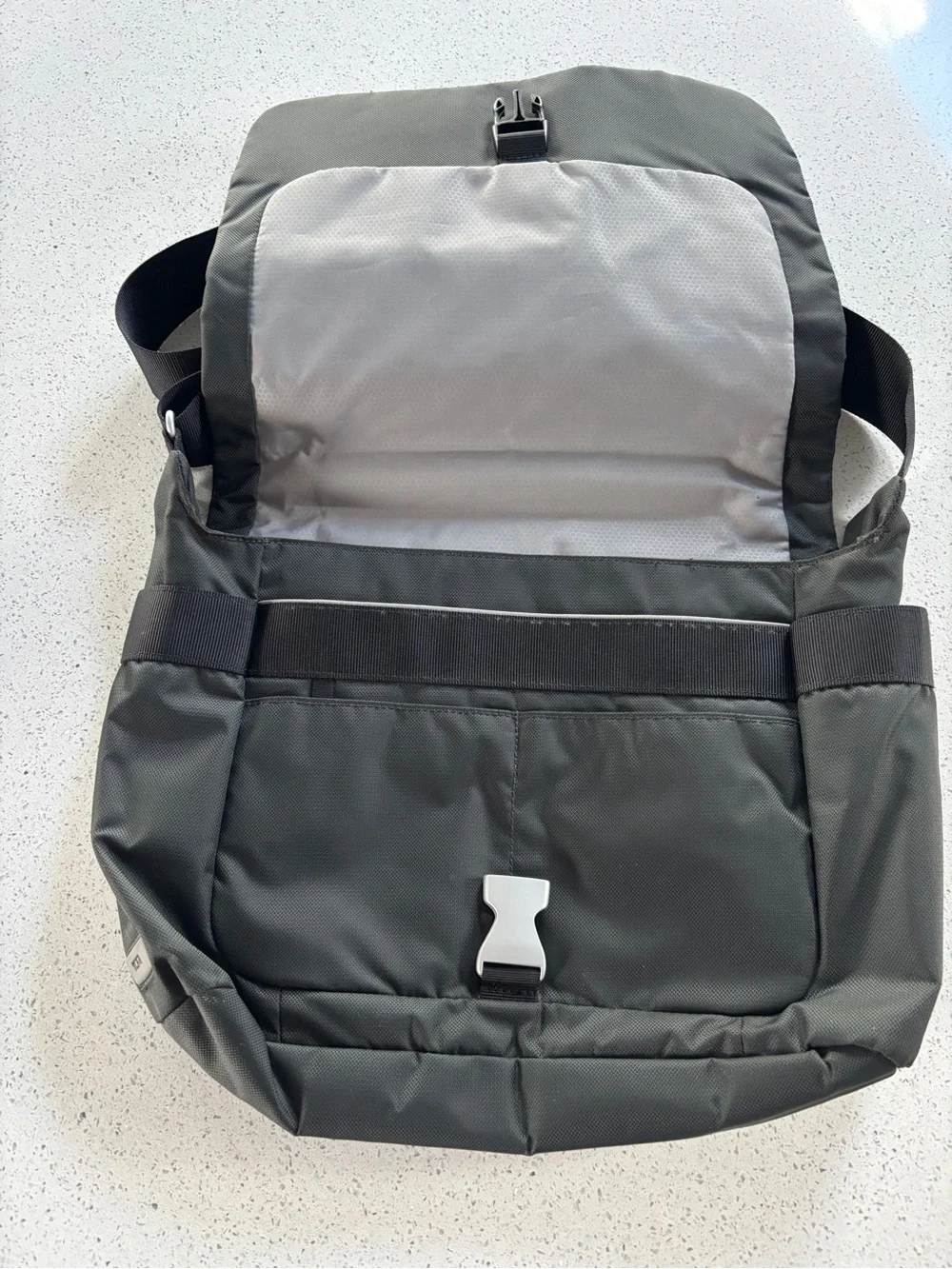 Tumi T-Tech Black/Grey Men's Messenger Bag - Tech-Friendly Shoulder Bag